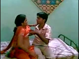 Delicious immature indisk samtal flicka i hemlighet filmat medan fick lagd