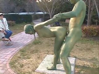 Aasialaiset tipu on a statue saaminen jotkut porno